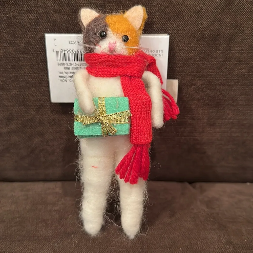 Target wondershop 2023 pair of Christmas cat ornaments, plush NWT